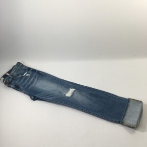 Sneak Peek Jeans With Kne